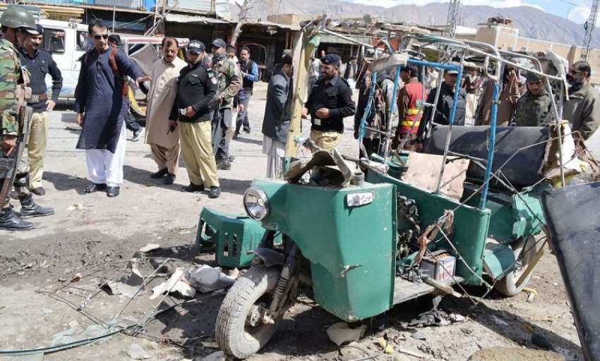کوئٹہ: سریاب تھانے کے سامنے بم دھماکے میں تباہ ہونے والا ..