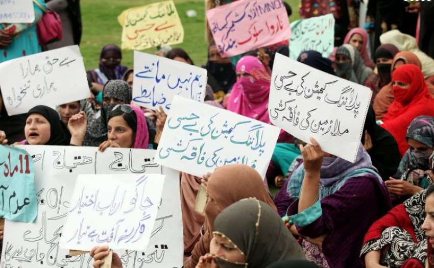 اسلام آباد: پلاننگ کمیشن کے ملازمین اپنے مطالبات کے حق میں ..