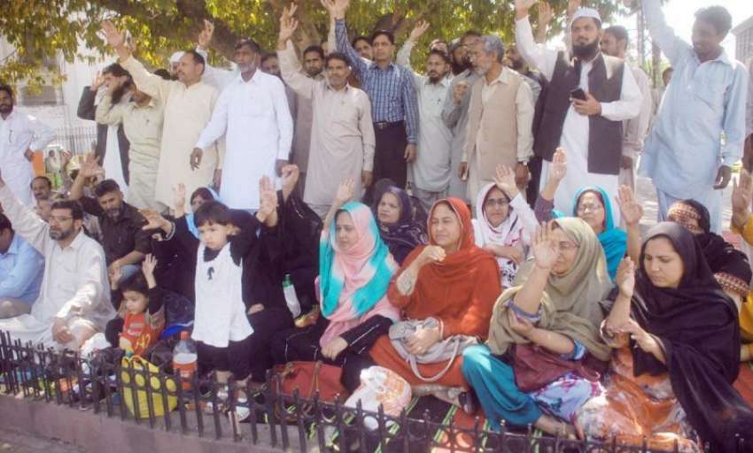 لاہور، پنجاب ٹیچر یونین کے زیر اہتمام اساتذہ اپنے مطالبات ..