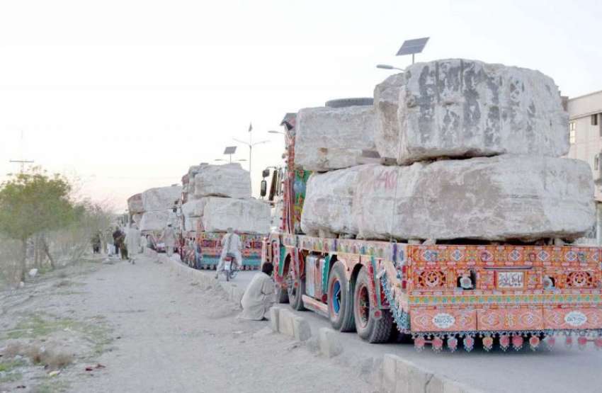 کوئٹہ: قیمتی سنگ مر مر ٹرکوں میں لاد کر کراچی منتقل کیا جا ..