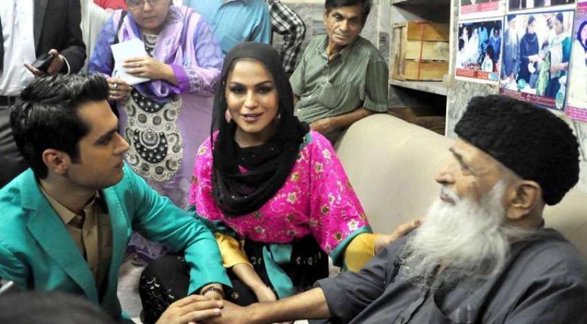 کراچی ، اداکارہ وینا ملک اور اسد خٹک معروف سماجی رہنما عبدالستار ..