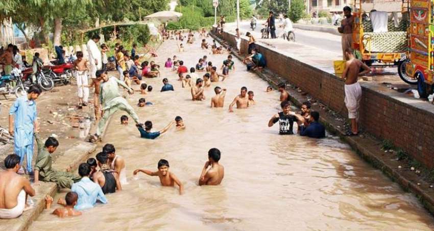 رحیم یار خان، گرمی کی شدت کم کرنے کیلئے بچے نہر میں‌ نہا ..