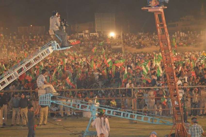 سیالکوٹ، جناح سٹیڈیم میں تحریک انصاف کے جلسہ میں عوام کی ..