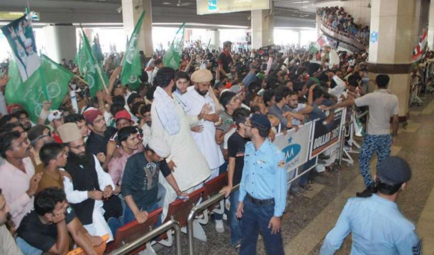 لاہور، عوامی تحریک کے قائد طاہر القادری کی آمد کے موقع پر ..
