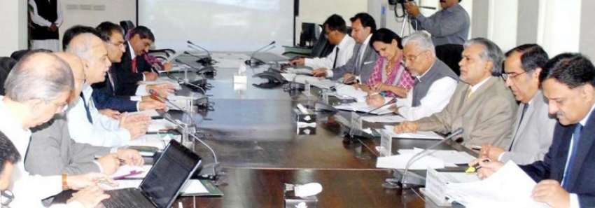 اسلام‌آباد، وزیر خزانہ اسحاق ڈار پی سی او سے متعلق اجلاس ..