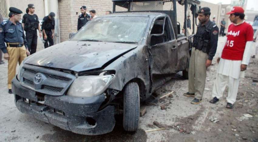 پشاور، سائنس کالج کے قریب دھماکے سے متاثر ہونے والی پولیس ..