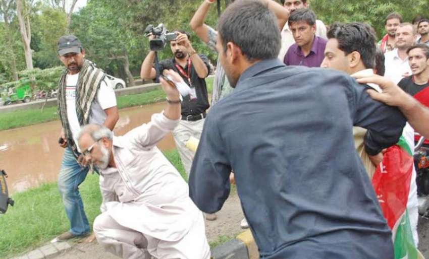 لاہور، تحریک انصاف کے کارکنوں نے زمان پارک میں عمران خان ..