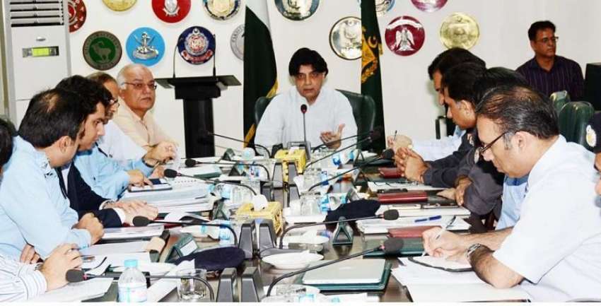 کراچی: وفاقی وزیر داخلہ چوہدری نثار علی امن و امان کے حوالے ..