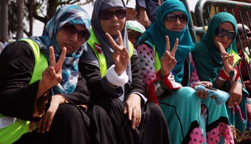 اسلام‌آباد، عوامی تحریک کی خواتین کارکن جلسہ گاہ میں فتح ..