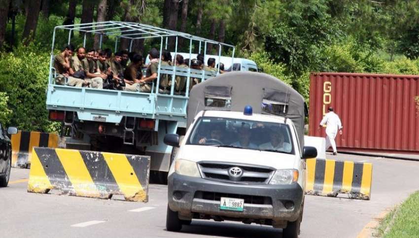 اسلام‌آباد، رینجرز اہلکار ریڈ زون میں الرٹ کھڑے ہیں۔