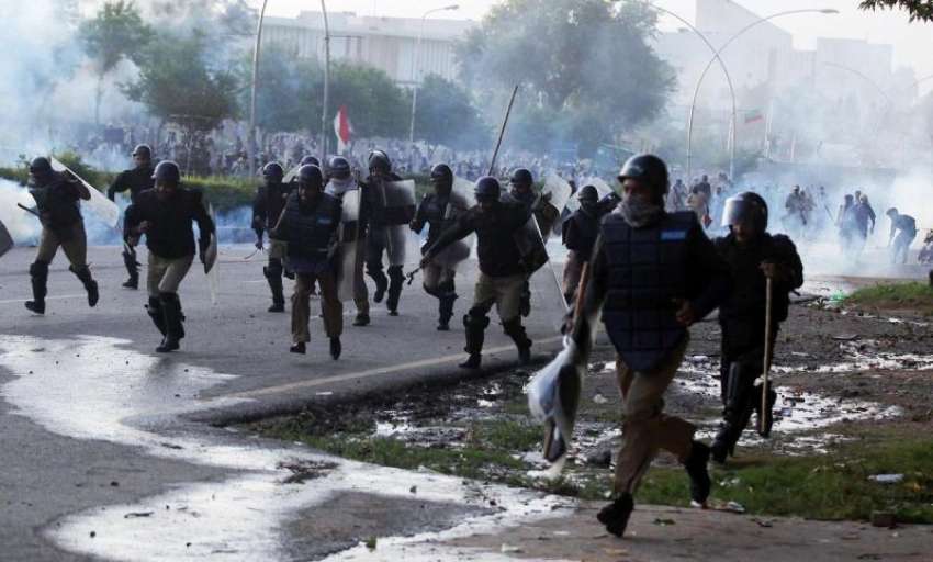 اسلام‌آباد، پولیس اہلکار پاکستان تحریک انصاف اور عوامی ..