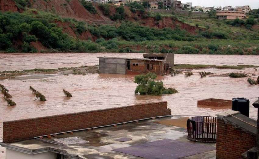 راولپنڈی، کرسچین کالونی میں شدید بارش کے بعد مکان پانی میں ..