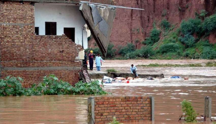 راولپنڈی، کرسچین کالونی میں شدید بارش کے باعث مکان گرنے ..