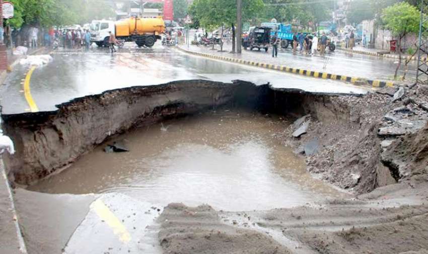 لاہور، شدید بارشوں سے متاثر ہونے والی گلشن راوی کی مرکزی ..