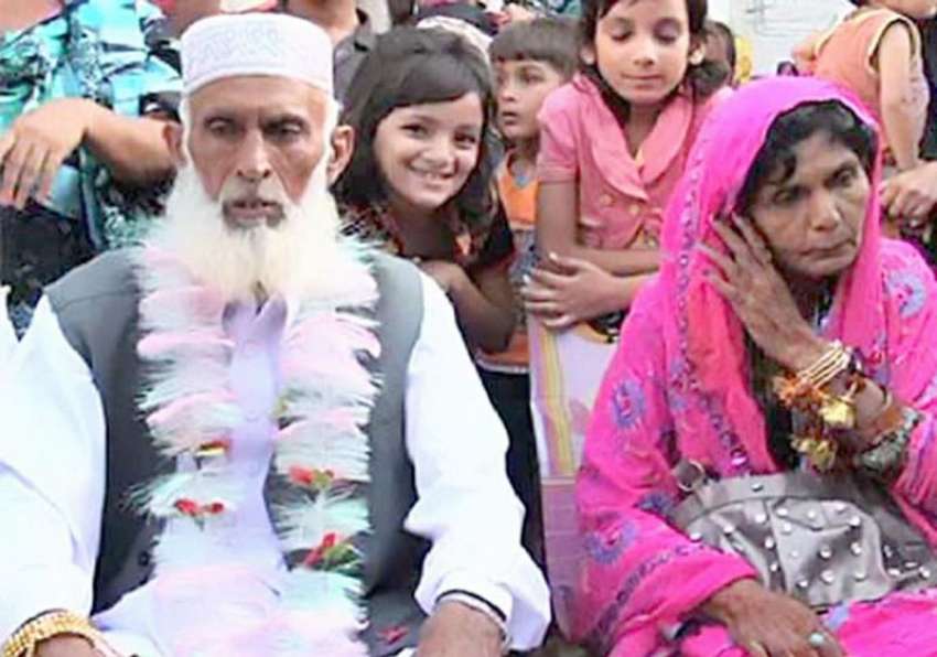 گجرات، 80 سالہ بابا خادم اور 75 سالہ بیوہ عاصمہ بی بی شادی ..