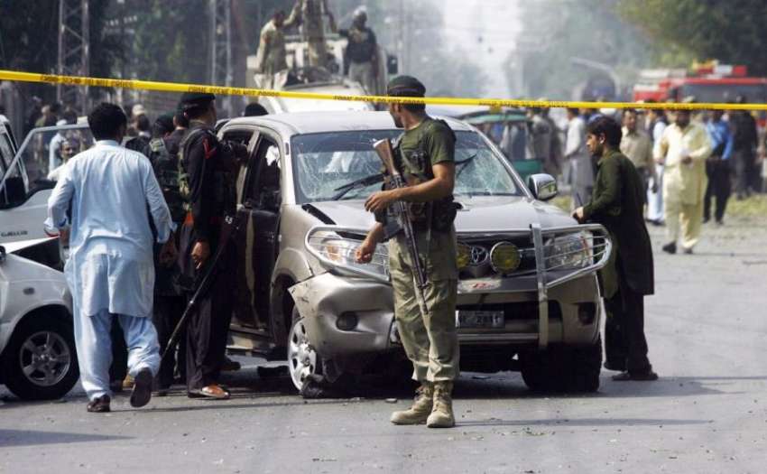 پشاور، شیر شاہ سوری روڈ پر ایف سی قافلے پر خودکش حملے کے ..