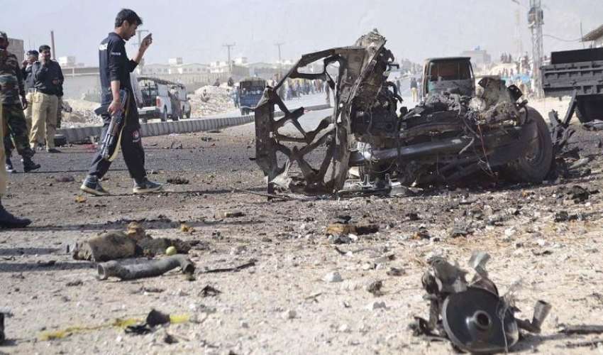 کوئٹہ، اسپنی روڈ پر ریموٹ کنٹرول بم دھماکے کے بعد تباہ ہونے ..