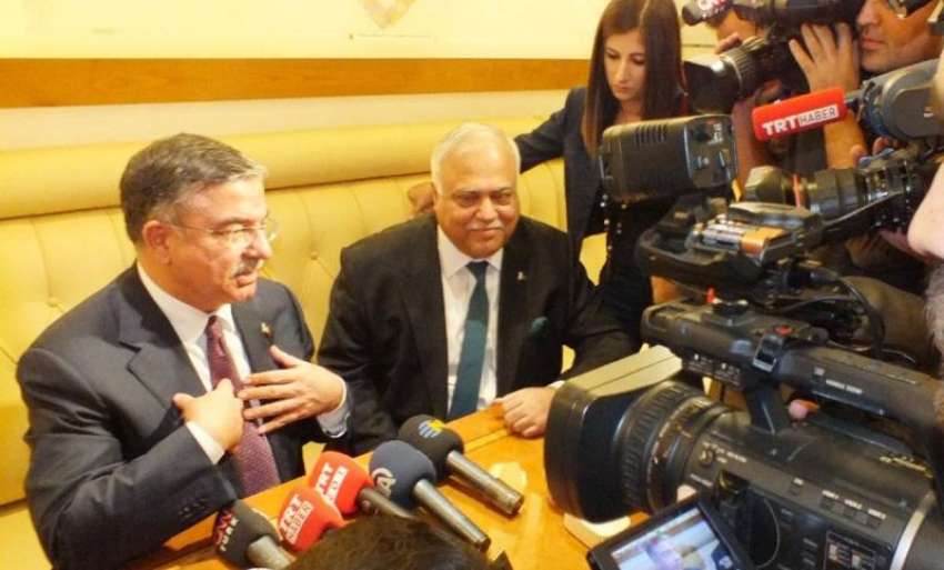 انقرہ، ترک وزیر دفاع عصمت یلمز اور پاکستانی سفیر پریس کانفرنس ..