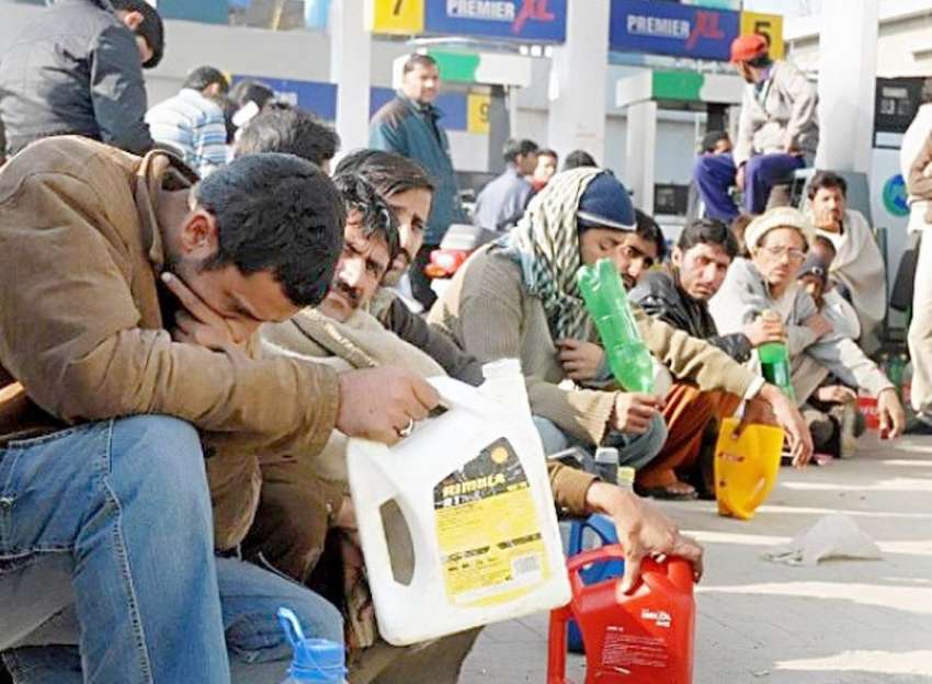 لاہور، حکومت کی طرف سے پیٹرولیم مصنوعات کی قیمتوں میں ریکارڈ ..