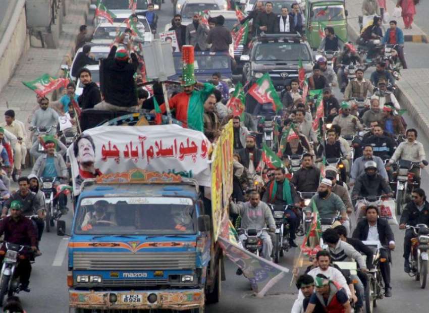 لاہور، پاکستان تحریک انصاف کی موٹر سائیکل ریلی مال روڈ‌سے ..