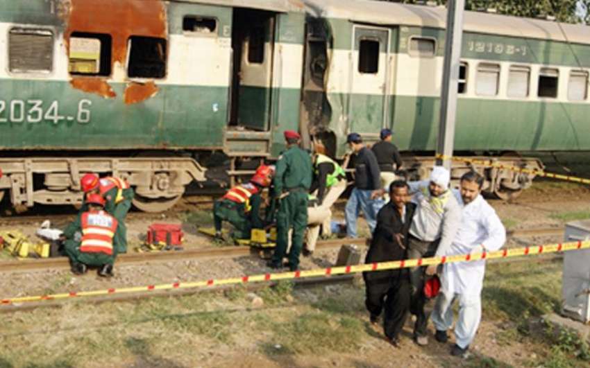 لاہور، سول ڈیفنس کے زیر اہتمام ریلوے سٹیشن پر ہنگامی حالات ..