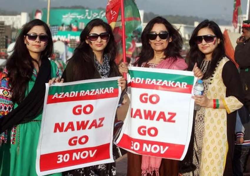 اسلام آباد، تحریک انصاف کے جلسے میں خواتین کارکن وزیراعظم ..