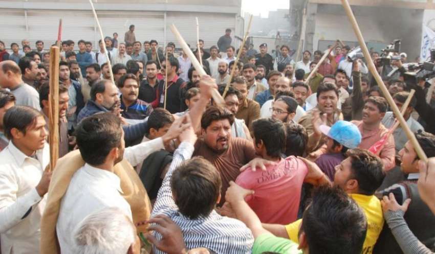 فیصل آباد، تحریک انصاف اور مسلم لیگ ن کے کارکن ایک دوسرے ..