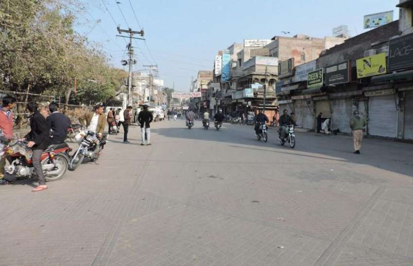 لاہور، تحریک انصاف کے احتجاج کے باعث انارکلی بازار بند پڑا ..