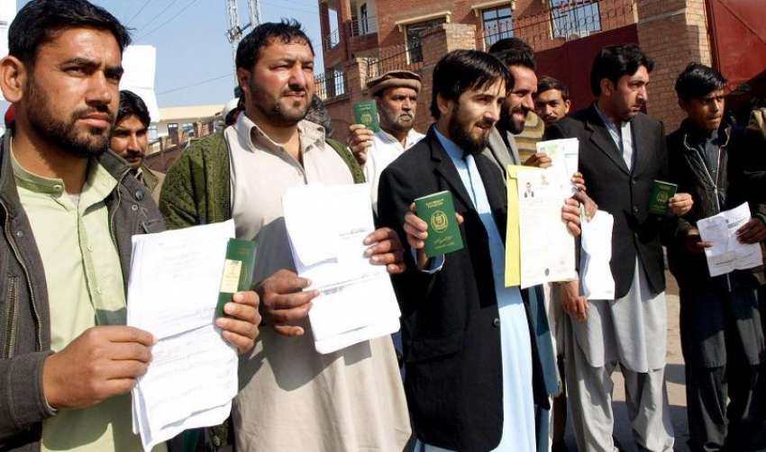 پشاور، پشاور کے شہری افغانستان کا ویزہ نہ ملنے پر پریس کلب ..