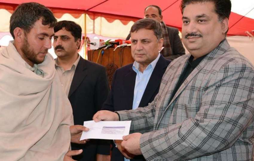 مردان، وفاقی وزیر تجارت خرم دستگیر خان تمباکو ریسرچ سنٹر ..