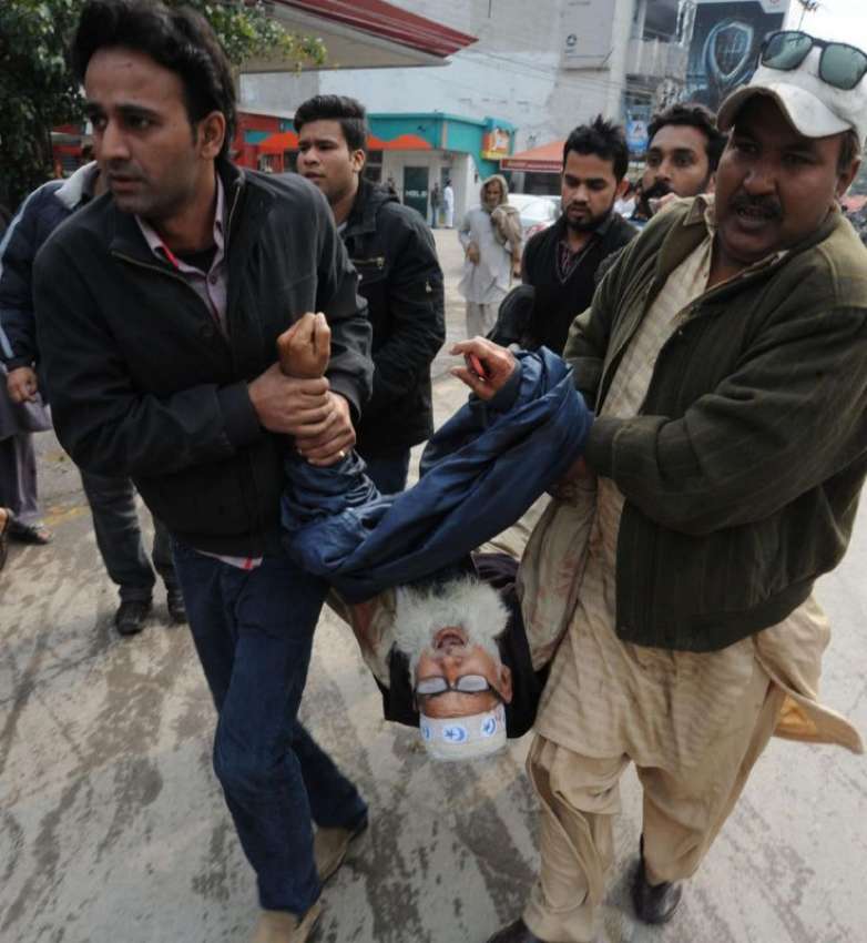 لاہور، شہری پولیس لائنز خودکش حملے کے بعد ایک زخمی معمر ..