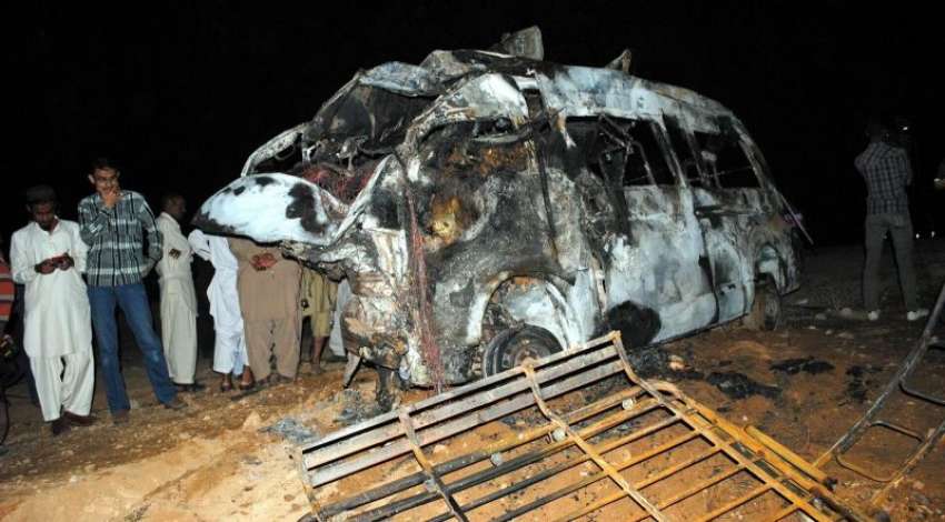حیدرآباد، سلنڈر پھٹنے کے بعد دھماکے سے تباہ ہونے والی مسافر ..