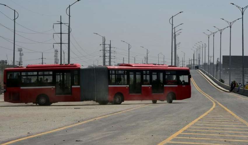 اسلام‌آباد، میٹرو بس کے ڈرائیور باقاعدہ آغاز سے قبل ریہرسل ..
