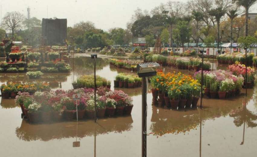 لاہور: شہر میں اتوار اورپیر کی درمیانی شب ہونے والی بارش ..
