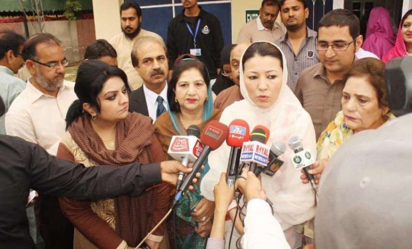 فیصل آباد : سول ہسپتال میں ڈی کئیر سنٹر کے افتتاح کے بعد وزیر ..