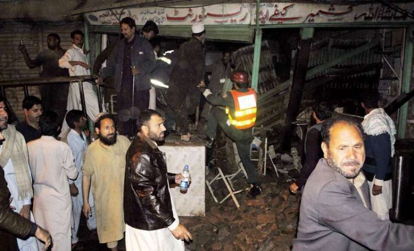 راولپنڈی : گنجمڈی کے علاقے میں بارشوں کے باعث گرنے والی عمارت ..
