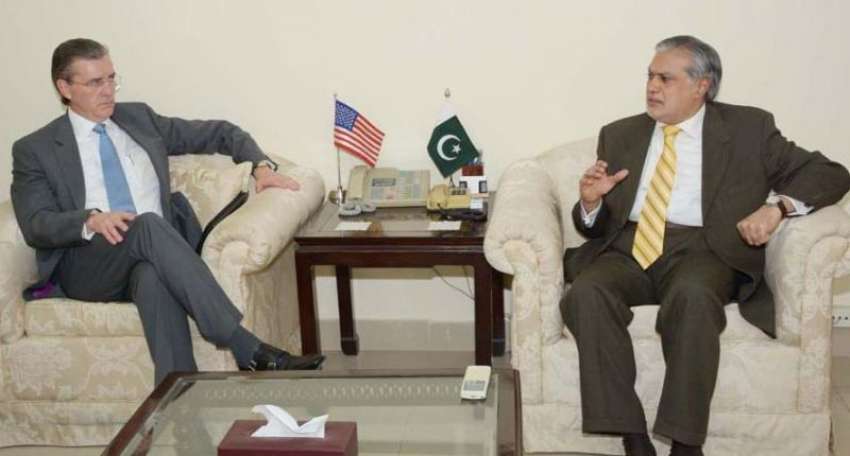 اسلام آباد، وزیر خزانہ سینیٹر اسحاق ڈار سے امریکی سفیر رچرڈ ..