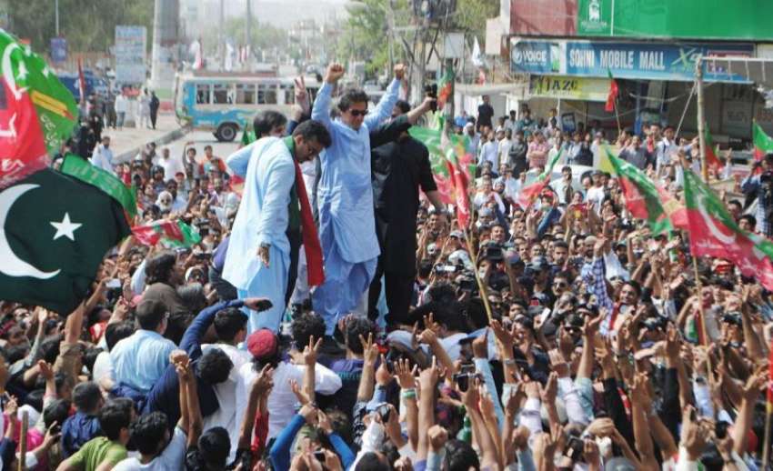 کراچی: چئیرمین تحریک انصاف عمران خان کراچی پہنچنے کے بعد ..