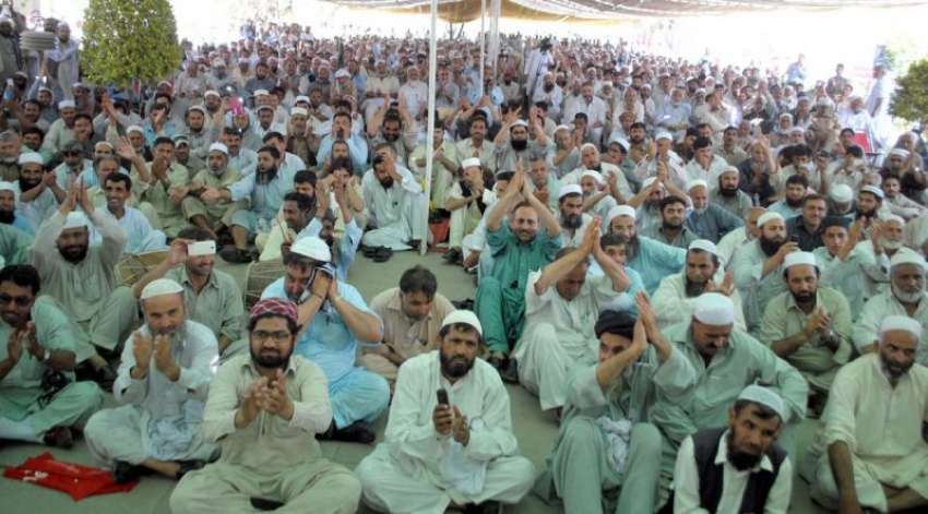 پشاور: واپڈا ملازمین مطالبات کے حق میں واپڈا ہاؤس کے سامنے ..