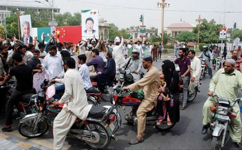 لاہور: محکمہ لائیوسٹاک پنجاب کے ملازمین کے مال روڈ پر احتجاج ..