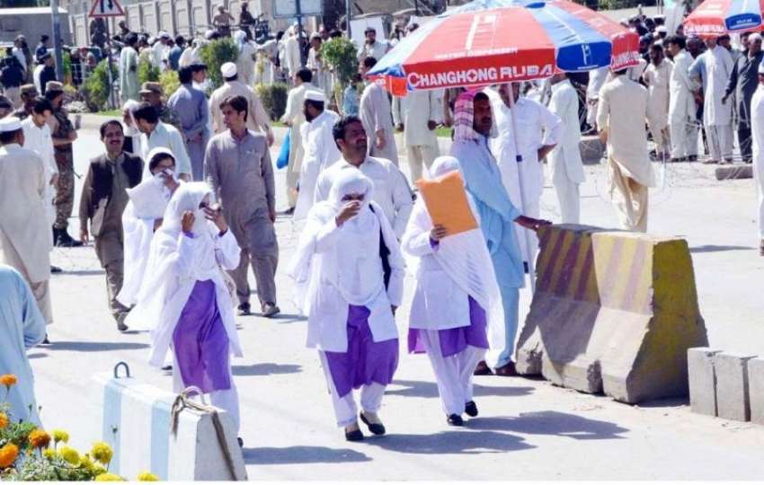 پشاور: درجہ چہارم کے ملازمین کے احتجاج کی وجہ سے ٹریفک بند ..