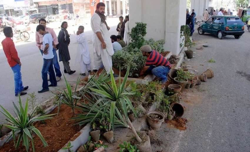 راولپنڈی: میٹروبس پراجیکٹ میں تباہ ہونے والی مری روڈ کو ..