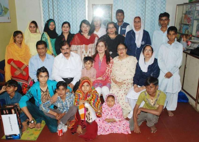 لاہور: اخوت ڈریم کے زیراہتمام پی آئی سی میں زیر علاج بچوں ..
