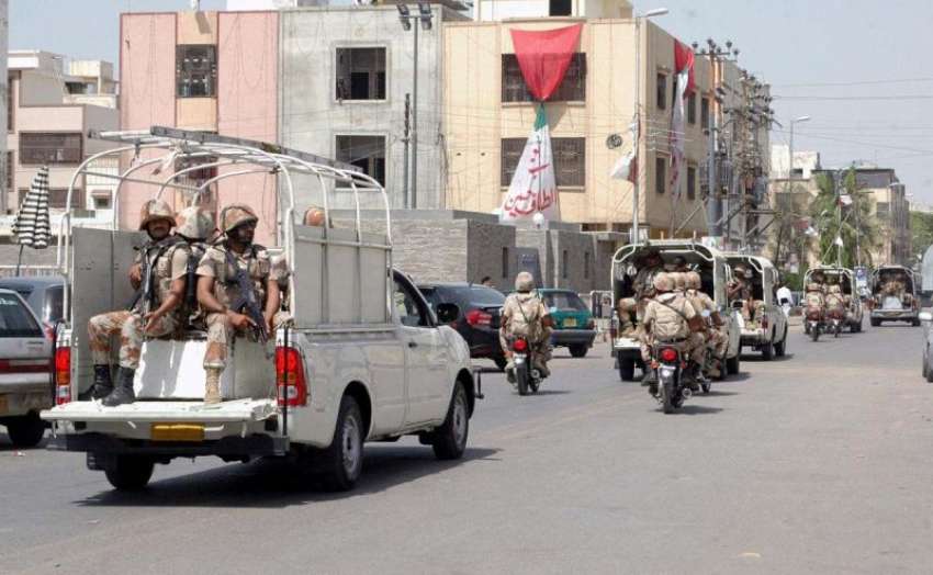 کراچی: حلقہ NA246کے ضمنی الیکشن کے موقع پر رینجرز اہلکار شہر ..