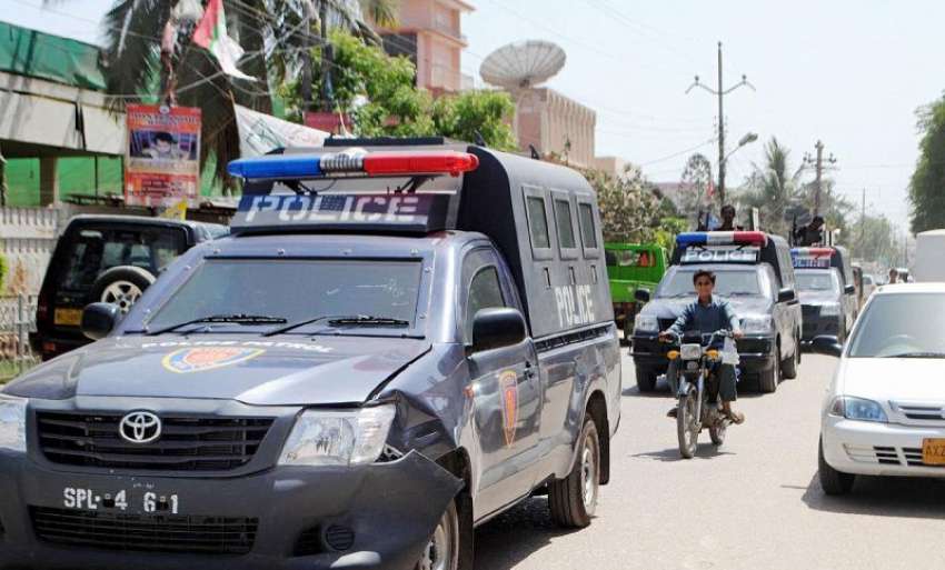 کراچی: حلقہ NA246کے ضمنی الیکشن کے موقع علاقے میں پولیس کی ..