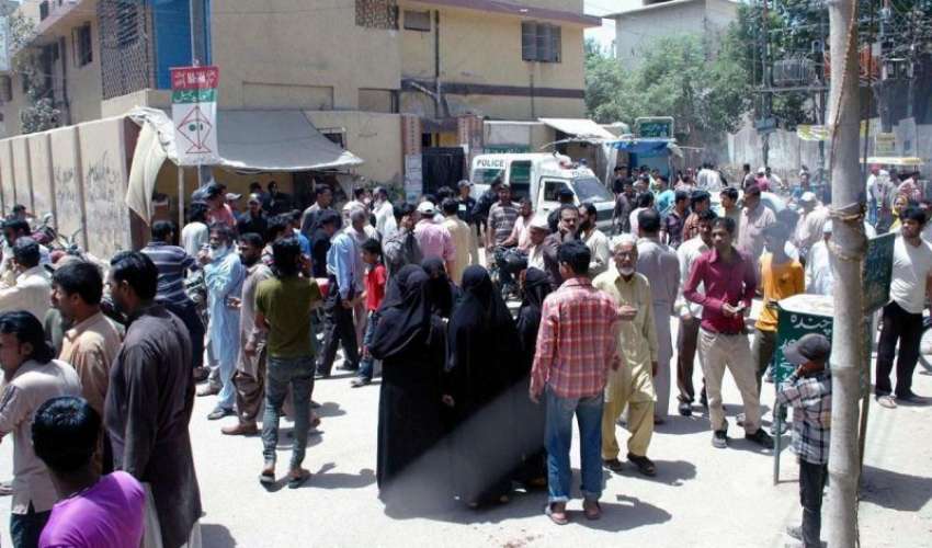 کراچی: حلقہ NA246کے ضمنی الیکشن کے موقع پر مختلف پولنگ اسٹیشنوں ..