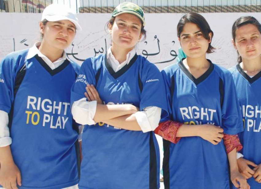 پشاور: انٹرریجنل باسکٹ بال چمپئن شپ میں شریک پشاور کی کھلاڑیوں ..