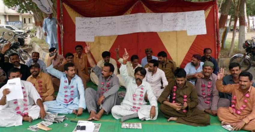 حیدر آباد: اینٹی انکرو چمنٹ سیل کے ملازمین اپنی مستقلی کے ..