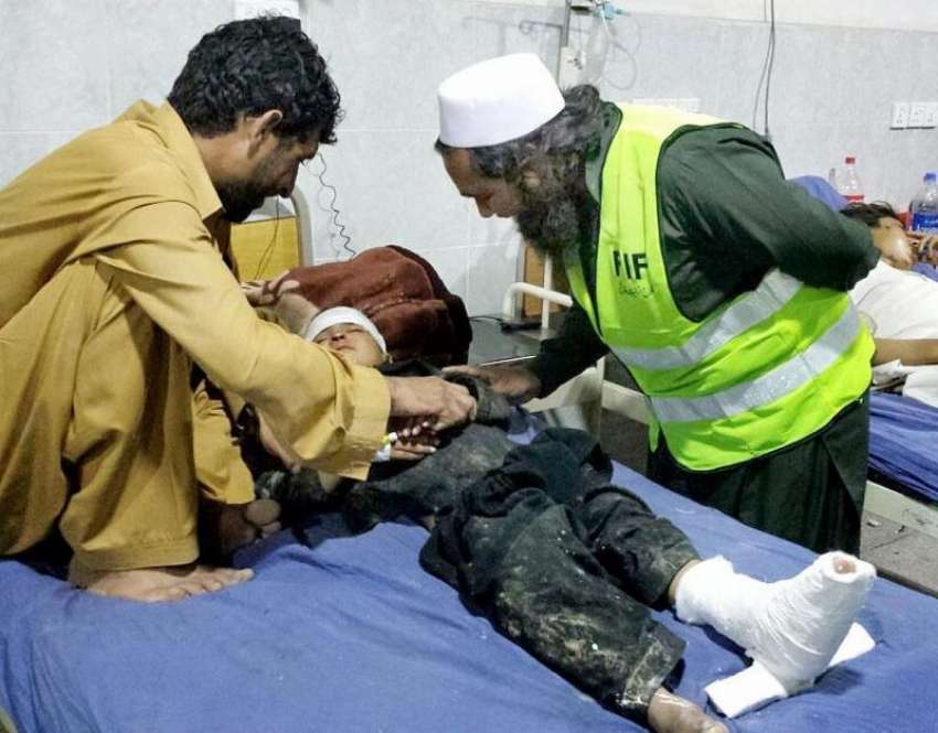 پشاور: چئیر میں انسانیت فاؤنڈیشن حافظ عبدالرؤف لیڈی ریڈنگ ..