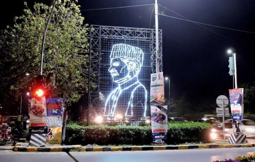 لاہور: مال روڈ پر مسجد خضریٰ چوک میں بانی پاکستان قائد اعظم ..